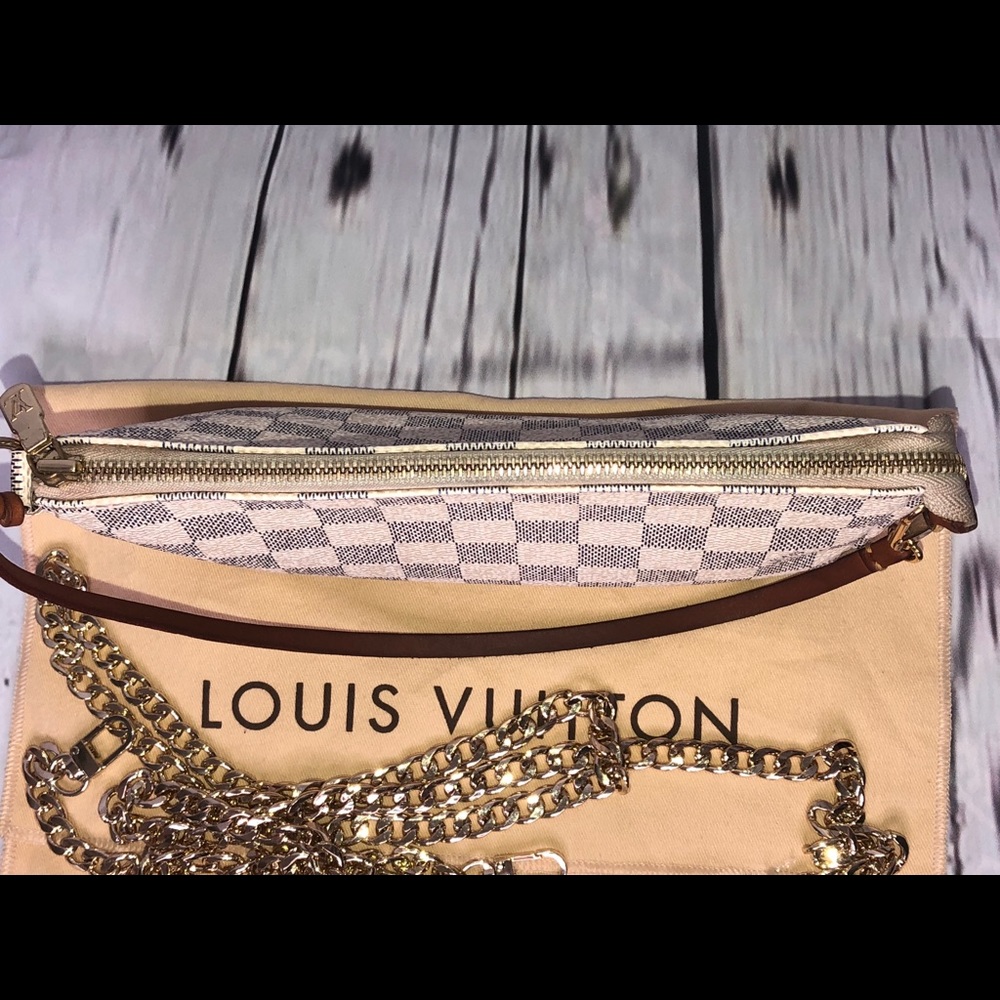 SOLD % AUTHENTIC LOUIS VUITTON POCHETTE - Picture 6 of 7